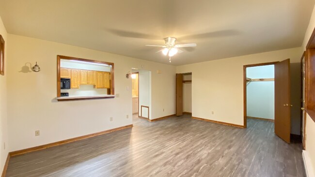 Foto del edificio - 3058 McDonald Ave