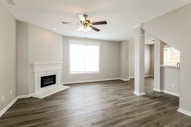 Building Photo - 2462 Raven Cir