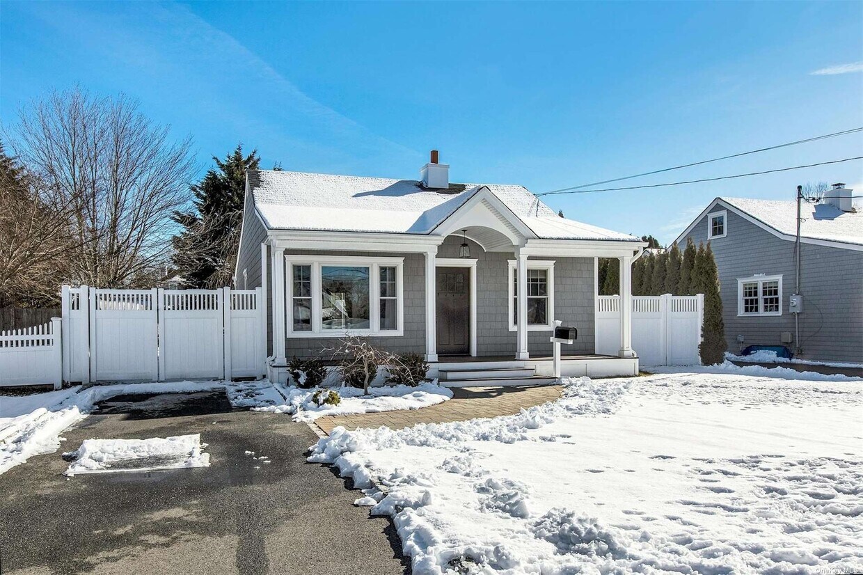 29 Seville Blvd, Sayville, NY 11782 House Rental in Sayville, NY