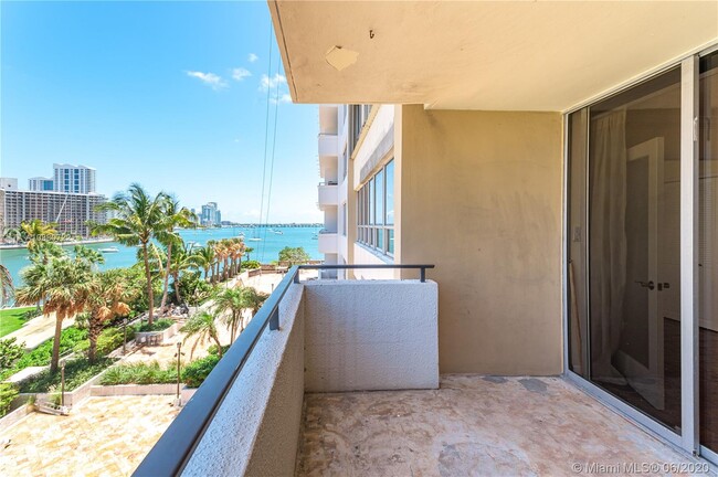 Foto del edificio - 11 Island Ave