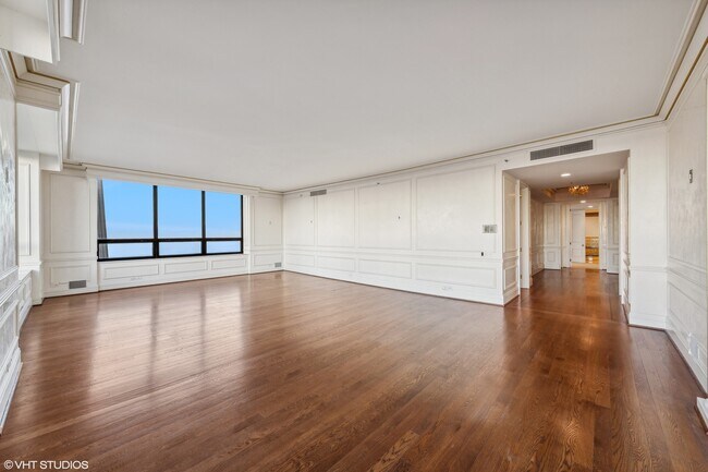 Foto del edificio - 180 E Pearson St