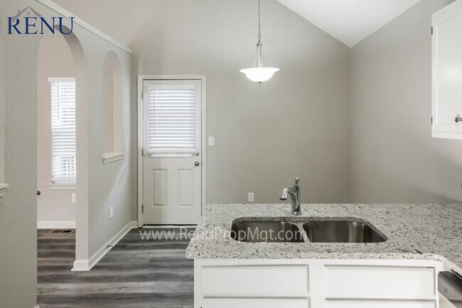Foto del edificio - Available Now!