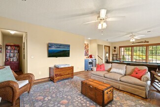 Building Photo - 573 Meadow Ave