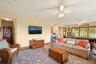 Building Photo - 573 Meadow Ave
