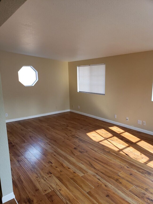 Foto del edificio - HORSE'S HORSE'S.....GREAT HOUSE WITH LOTS OF LAND AND A BARN