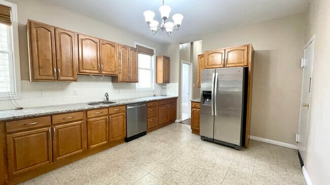 Building Photo - 22 E 33rd St