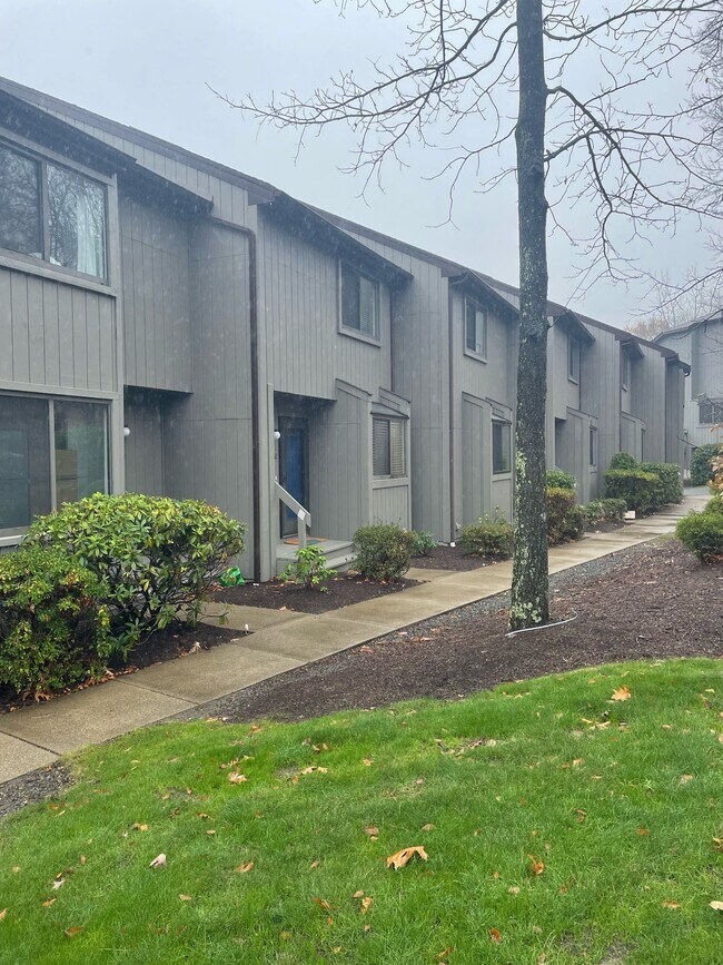 5 Wake Robin Rd Unit 2702, Lincoln, RI 02865 Condo for Rent in