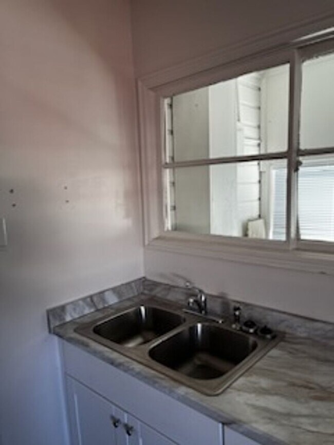 Building Photo - Quaint Charm in Liberty Wells: Recently Up...