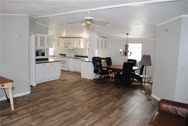 Foto del edificio - 5489 Patton Lake Rd