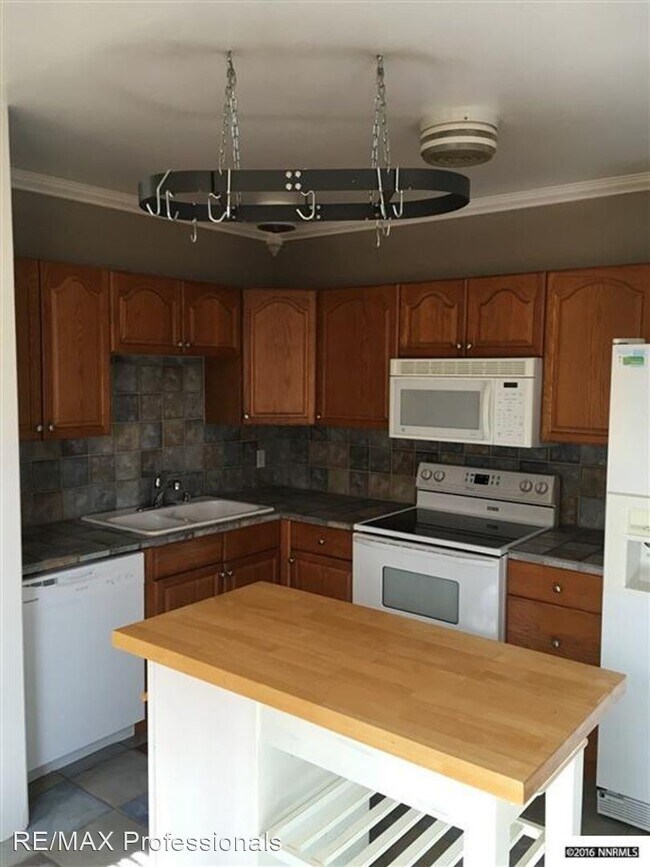 Building Photo - 2 br, 1.5 bath House - 925 Williams