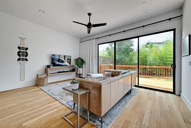 Foto del edificio - 1922 E M. Franklin Ave