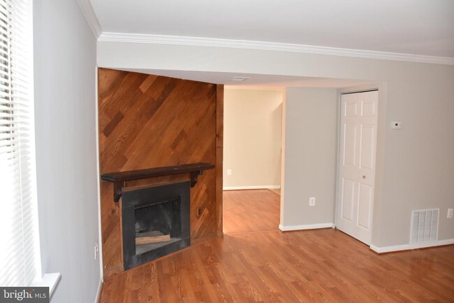Building Photo - 10665 Myrtle Oak Ct