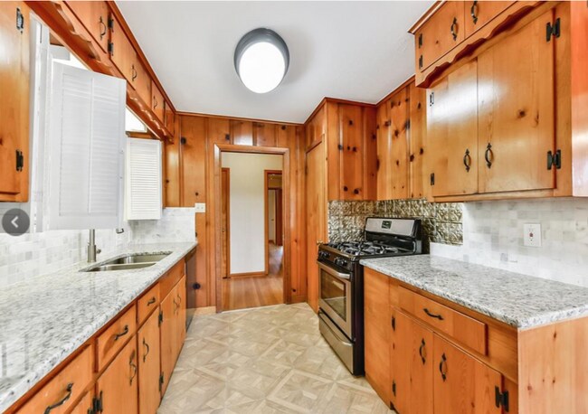 Building Photo - 1803 Sea Queen Ct