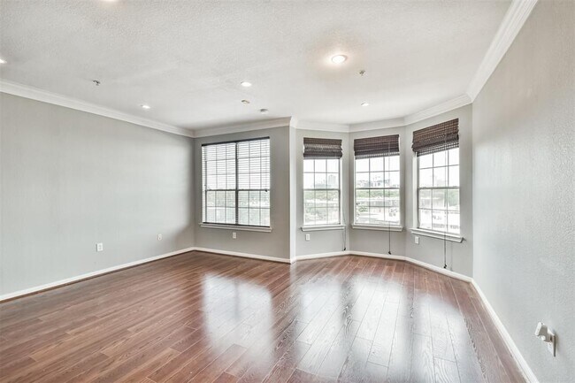 Building Photo - 7575 Kirby Dr