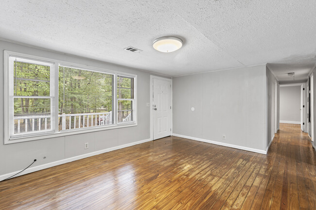 Building Photo - 324 Forest Rd