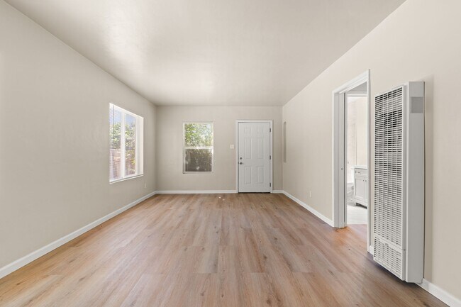 Foto del edificio - Fully Remodeled Oakland 2 Bed w/ Off-Street Parking