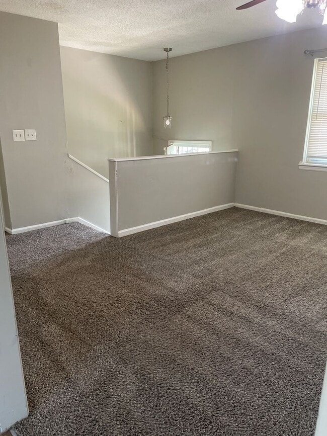 Building Photo - 4 Bedroom 1.5 Bath Home for Rent