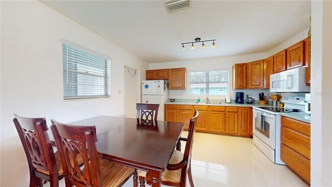 Foto del edificio - 4728 W Bay Ave