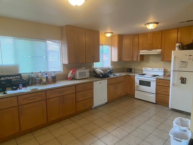 Photo - 2021 Sierra Rd Apartment