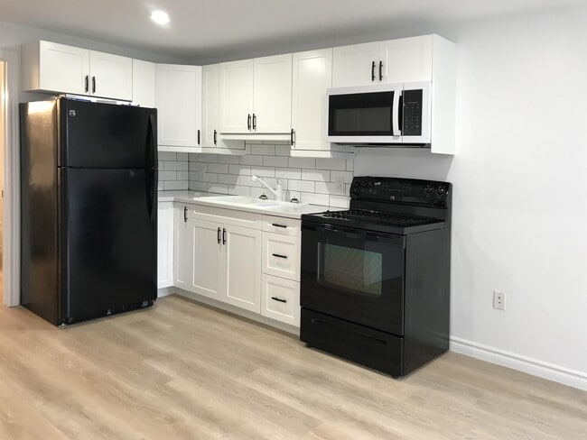 Photo du bâtiment - 277-277 Lakeview Ct