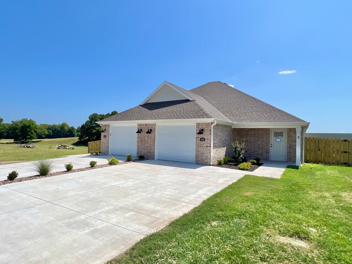 Foto principal - Bradford Drive Duplexes