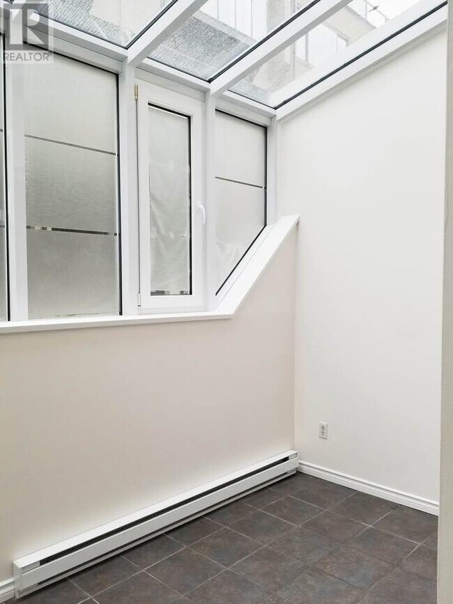 Photo du bâtiment - 1166-1166 W 6th Ave