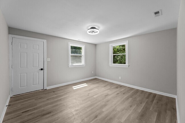 Foto del edificio - 1424 Springbrook Dr