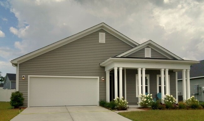 Building Photo - Four bedroom two bath home in Trieste at B...