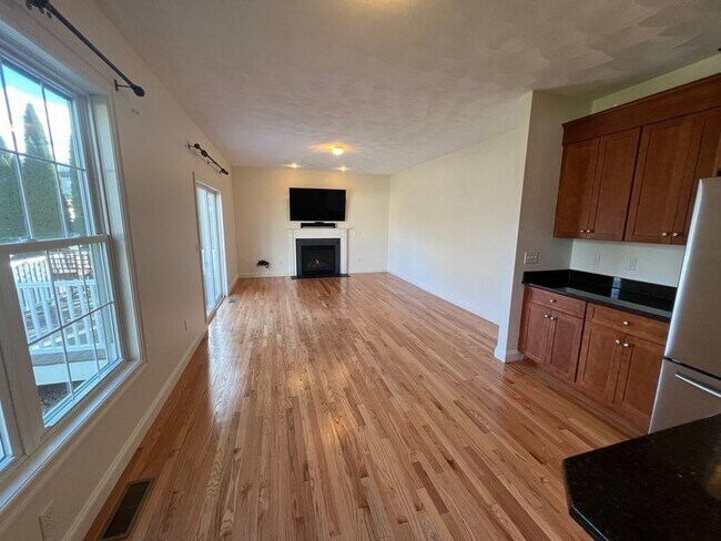 Building Photo - 9 Meeting House Cir
