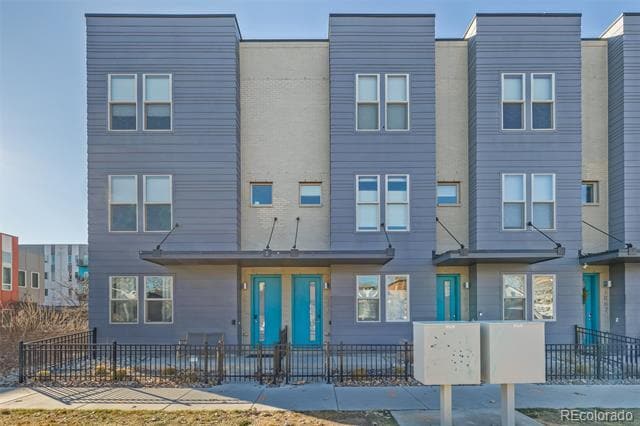 Building Photo - 1057 Mariposa St