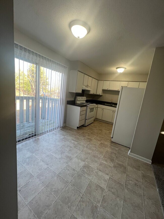 Foto del edificio - 1 Bd/1 Bth 2nd floor    ONLY $ 1050.00