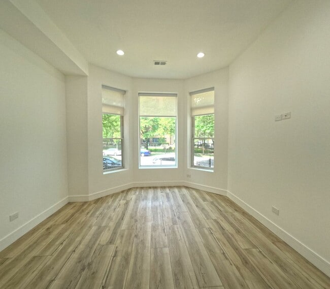 Building Photo - 6347 S Woodlawn Ave