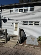 Building Photo - 947 W 8th St