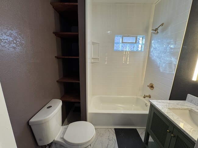 Foto del edificio - 1329 Rowland Ave