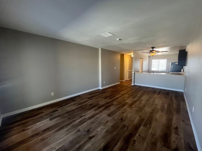 Building Photo - Freshly Updated Henderson Townhome with 2 ...