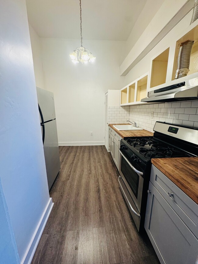 Building Photo - 1137 Treme St