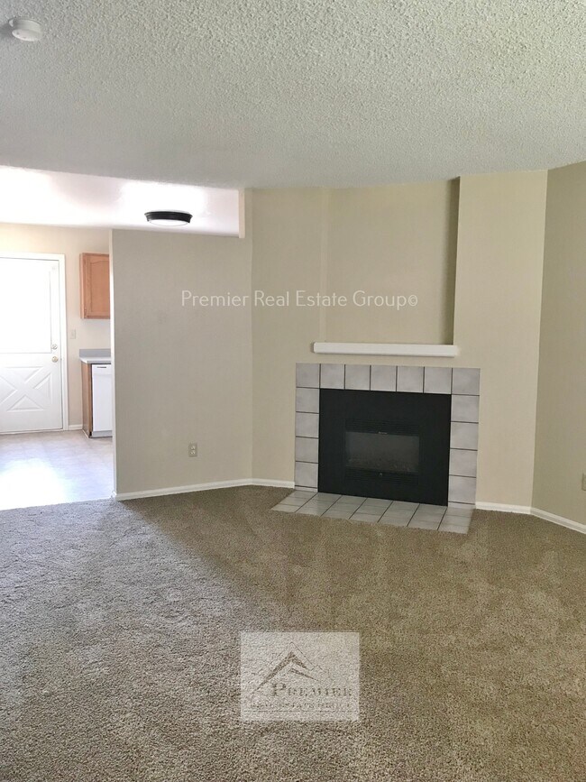 Building Photo - 513 Comanche Village Dr