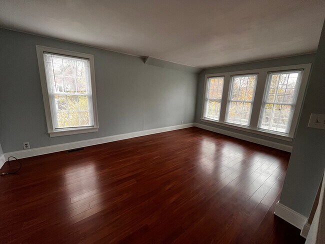 Foto del edificio - 242 Litchfield Rd