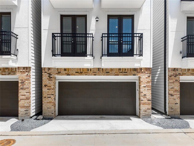 Building Photo - 1252 N Post Oak Rd