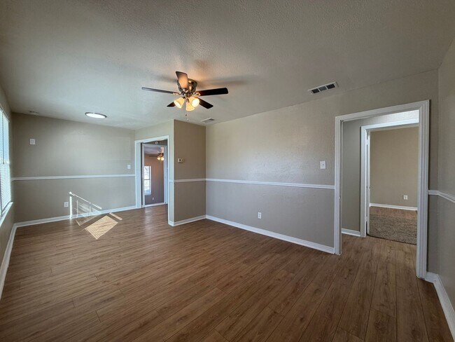 Foto del edificio - AVAILABLE NOW 2 BEDROOM 1 BATH WITH BONUS/FLEX ROOM IN SOUTH FORT WORTH