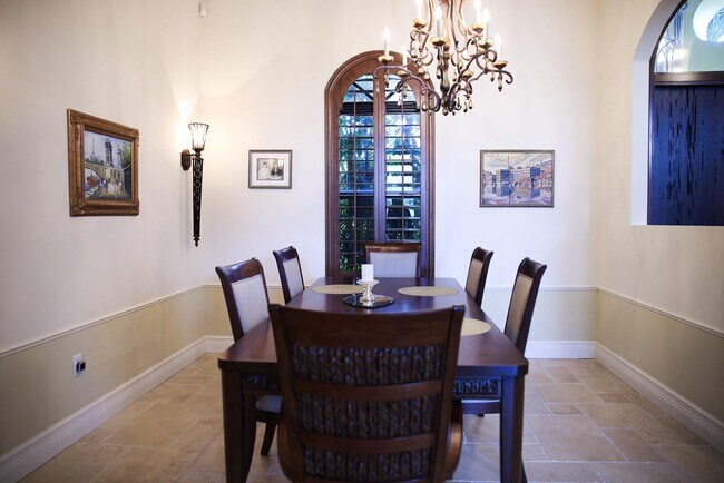 Foto del edificio - 460 N Country Club Dr
