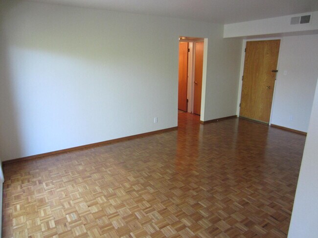 Building Photo - 1302 Hopkins Ave