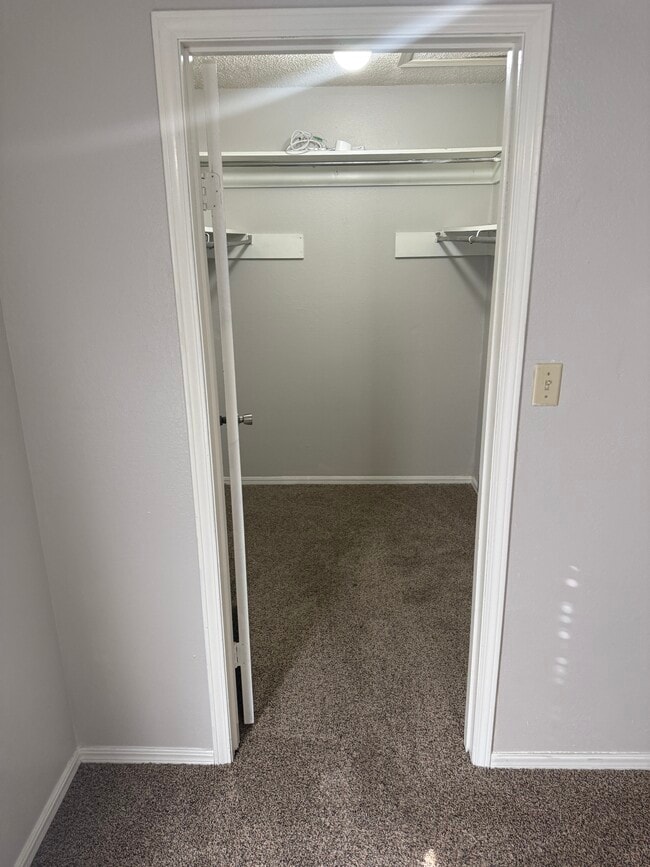 Building Photo - 828 Hardy Springs Cir