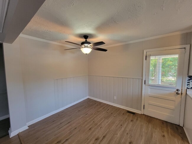 Building Photo - 2034 Trout Dr