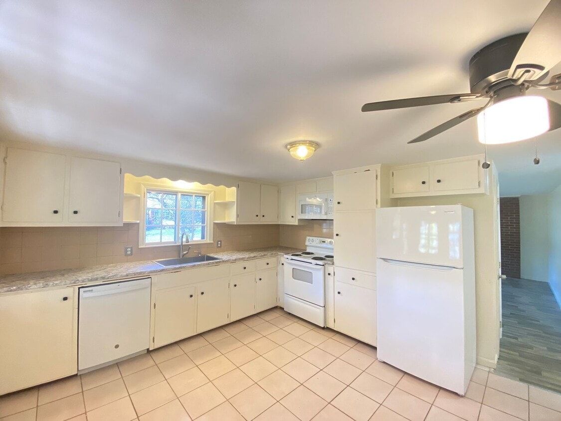 Foto principal - 94 Millville St