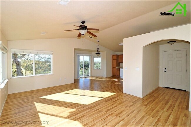 Foto del edificio - 19531 Prospect Peak Ct