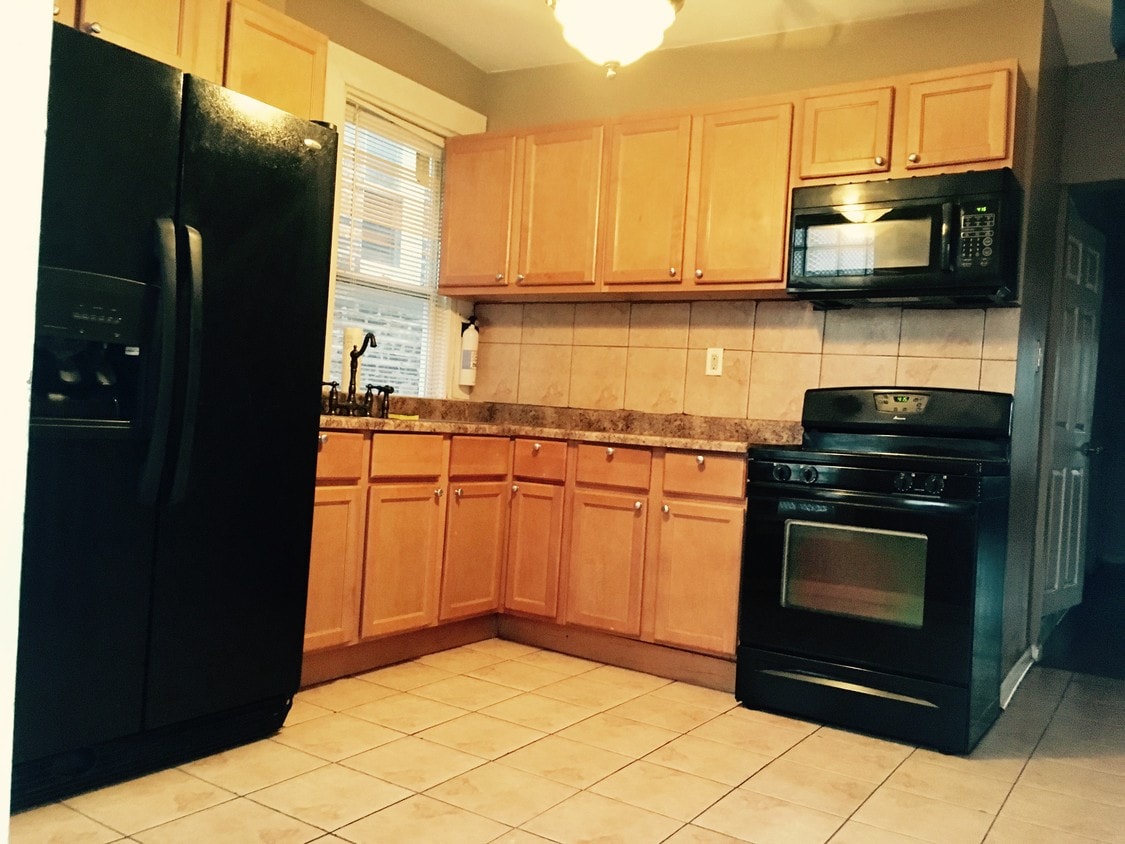 Kitchen - 7134 S University Ave