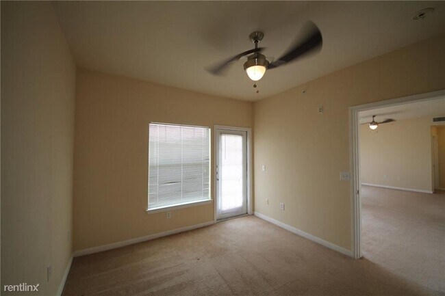 Foto del edificio - 3 br, 2 bath  - 2320 Gracy Farms Ln Apt 825