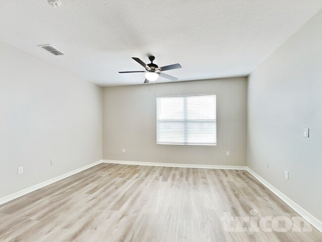 Foto del edificio - 935 Summer Glen Dr