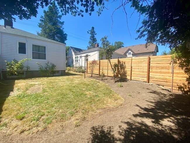 Foto del edificio - 5708 8th Ave NW